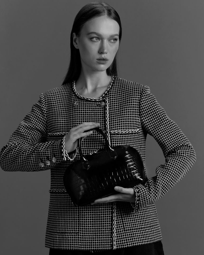 Model with the BOMBAY Black bag