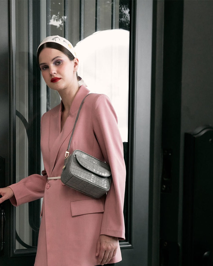 Model wearing the COMO bag crossbody
