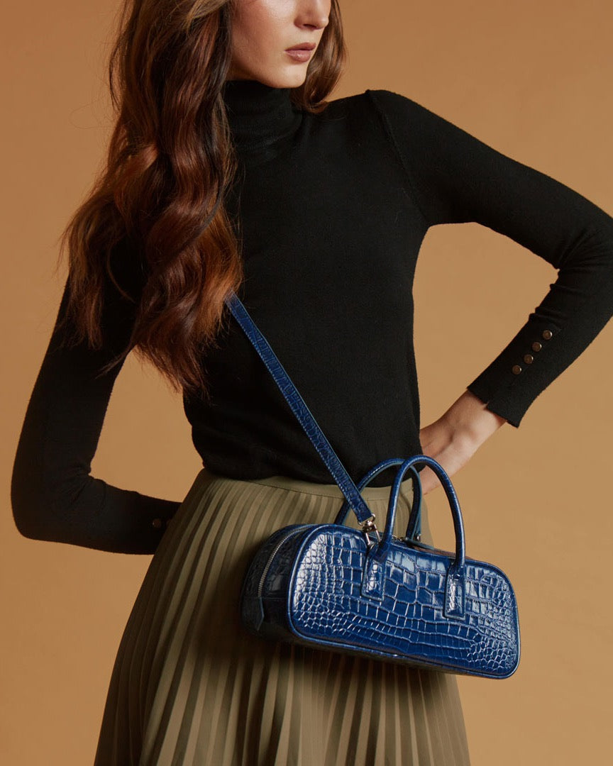 Model with the LUCCA STRETCH Midnight Blue bag